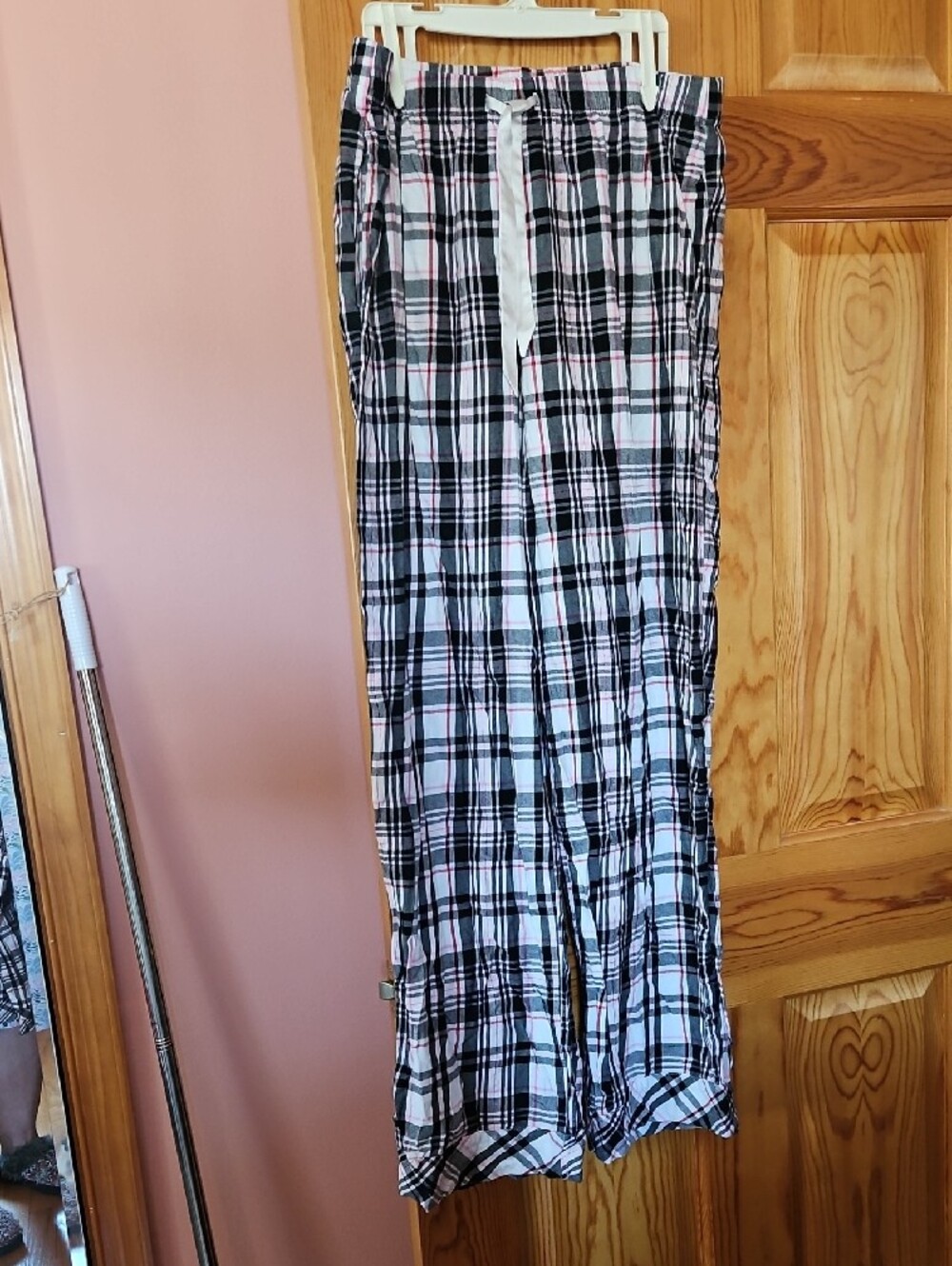 Victoria's Secret Black White and Pink Plaid Pajama Set - Picture 4 of 6